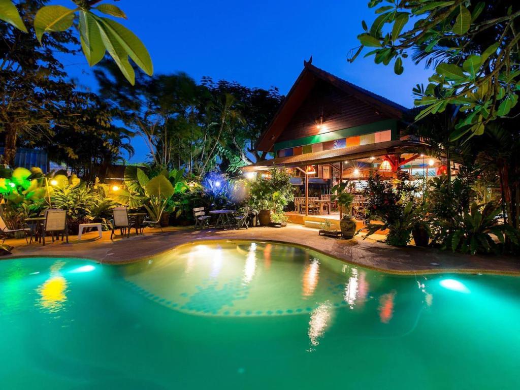 Shanti Lodge Phuket Chalong Extérieur photo