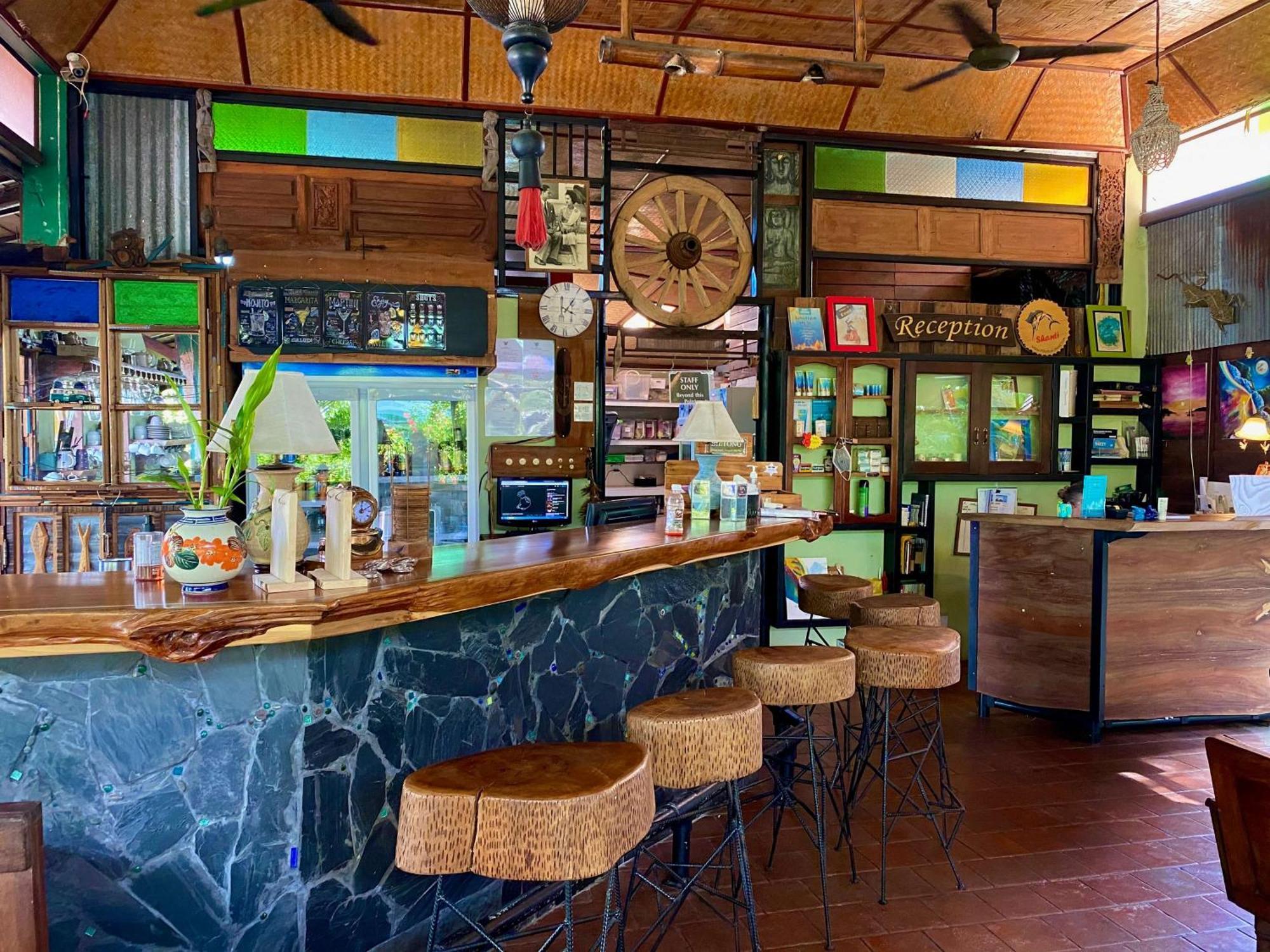 Shanti Lodge Phuket Chalong Extérieur photo