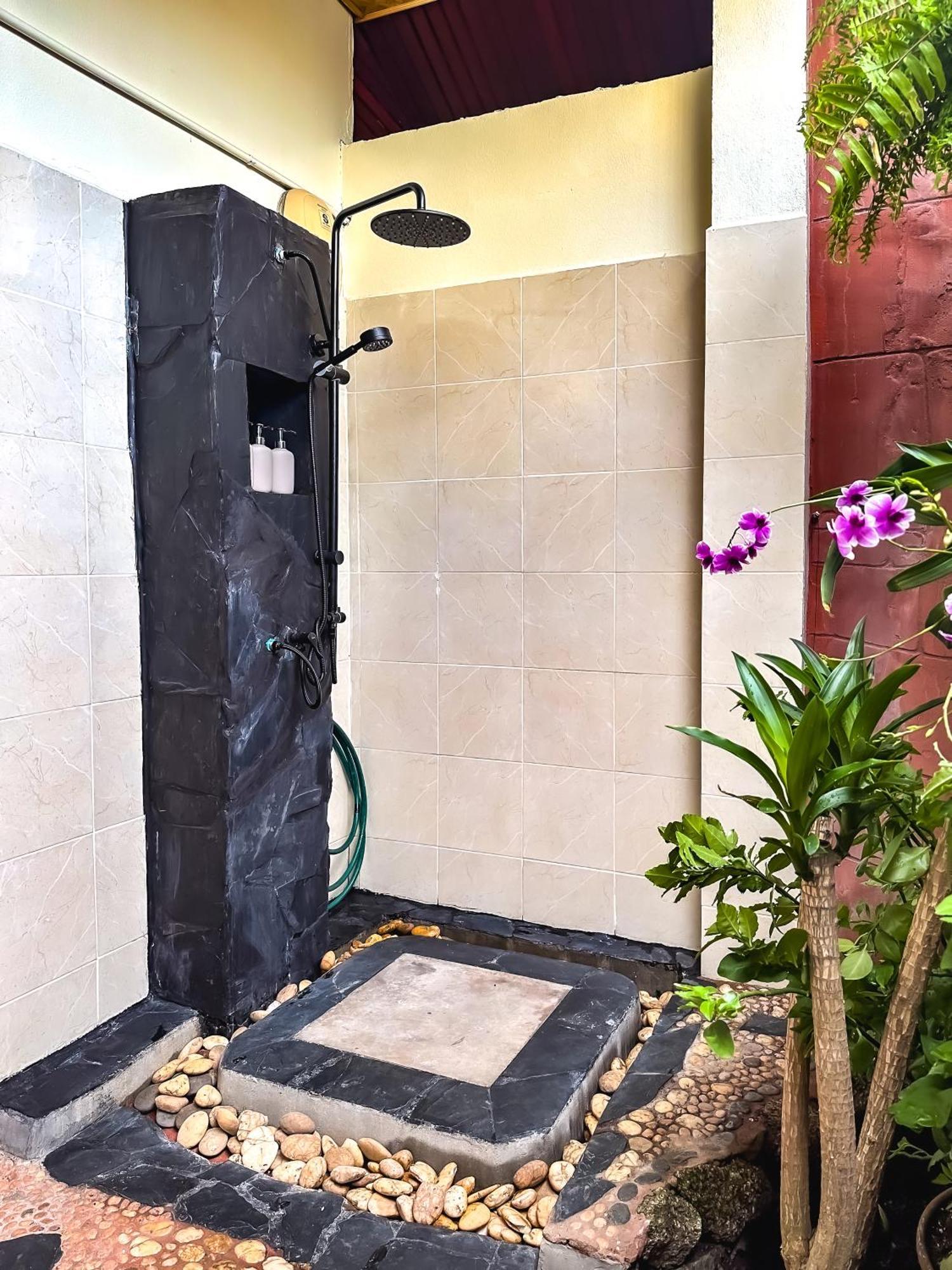 Shanti Lodge Phuket Chalong Extérieur photo